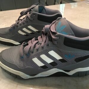 Adidas Size 9 Men’s High-top Tennis Shoes